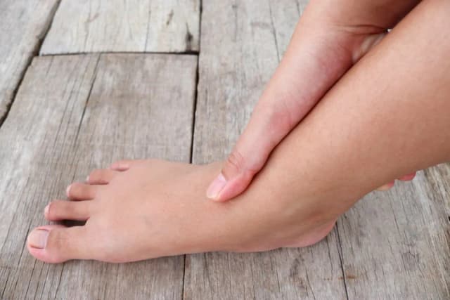 Skuteczne leki na mrowienie w nogach - przyczyny i leczenie Skuteczne leki na mrowienie w nogach - przyczyny i leczenie